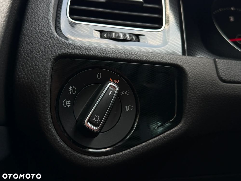 Volkswagen Golf - 25