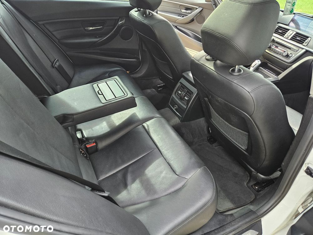 BMW Seria 3 318d Luxury Line - 9