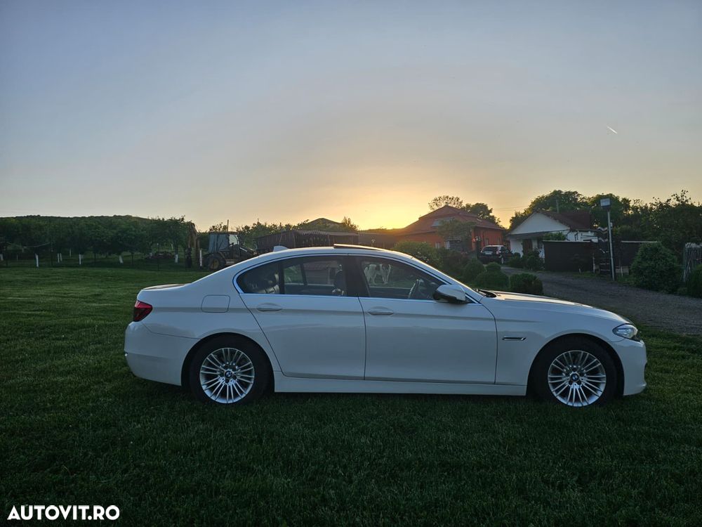 BMW Seria 5 520d Aut. Luxury Line - 2