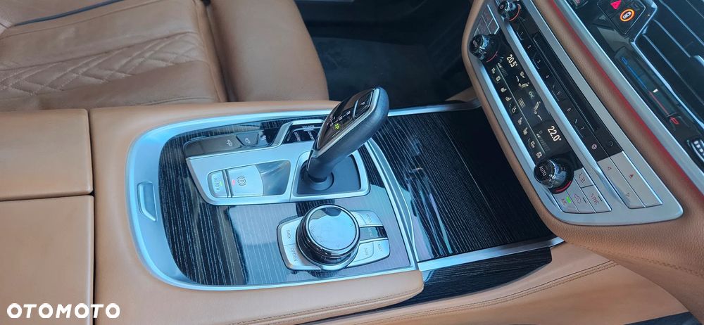BMW Seria 7 740d xDrive mHEV - 12