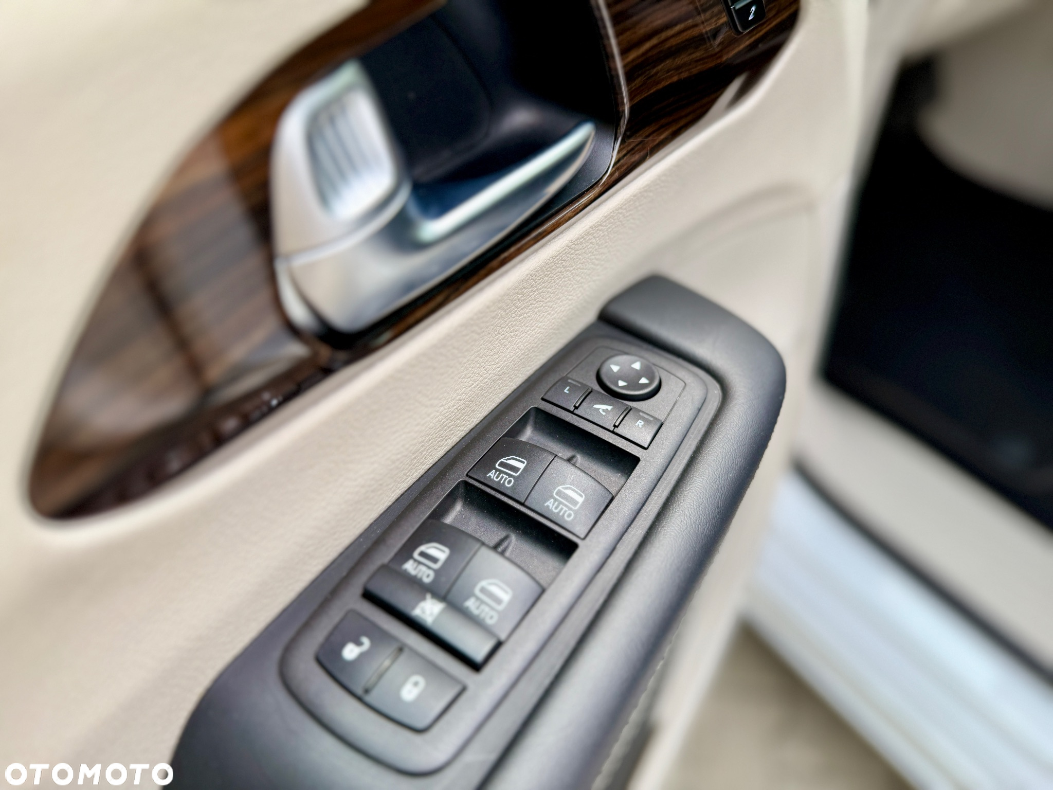 Chrysler Pacifica - 17