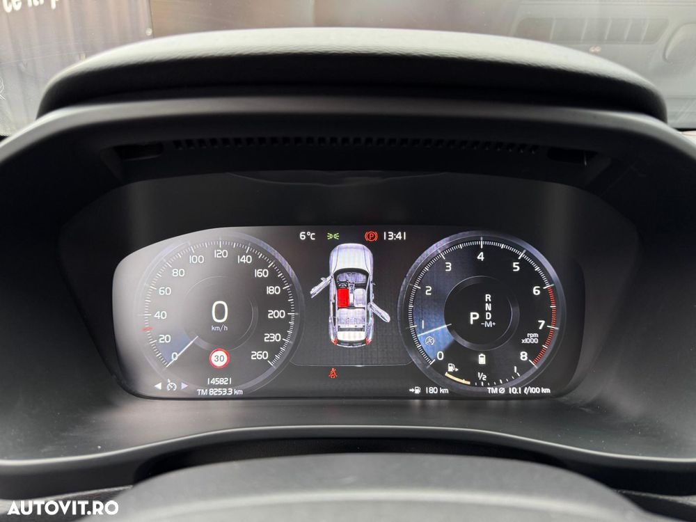 Volvo XC 40 B4 AT8 AWD Mild Hybrid R-Design - 18