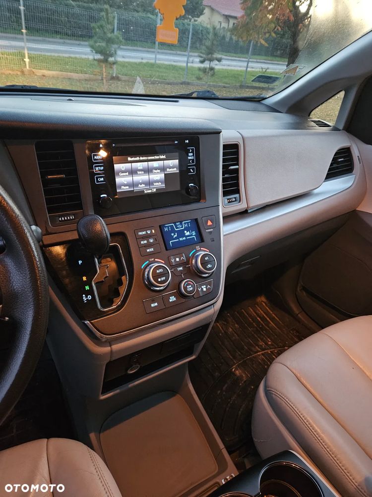 Toyota Sienna 3.5 V6 XLE AWD - 8