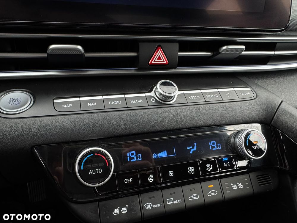 Hyundai Elantra 1.6 Executive CVT - 19