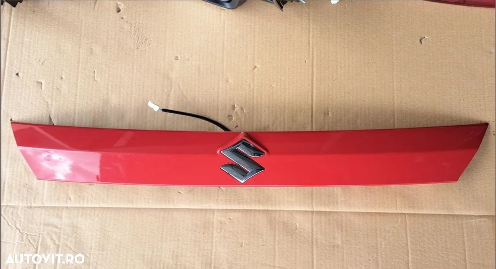 Ornament trim rosu spate haion suzuki vitara l s-cross sx4 - 1