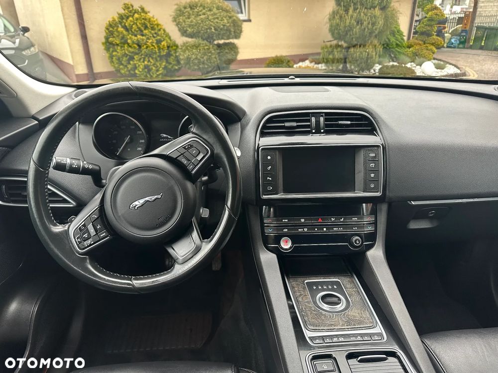 Jaguar F-Pace - 9