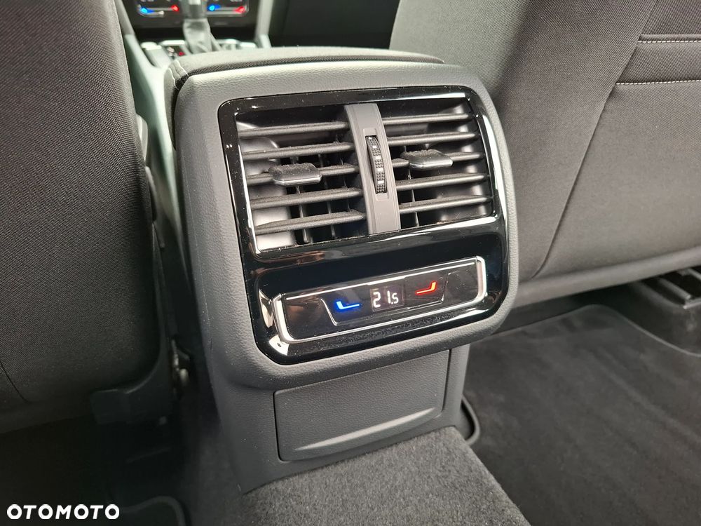 Volkswagen Passat Variant 2.0 TDI EVO Business DSG - 33