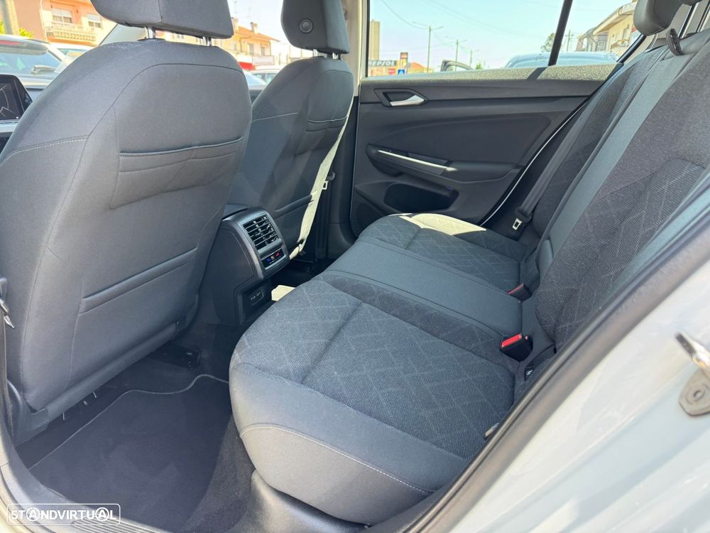 VW Golf 2.0 TDI Conceptline - 11