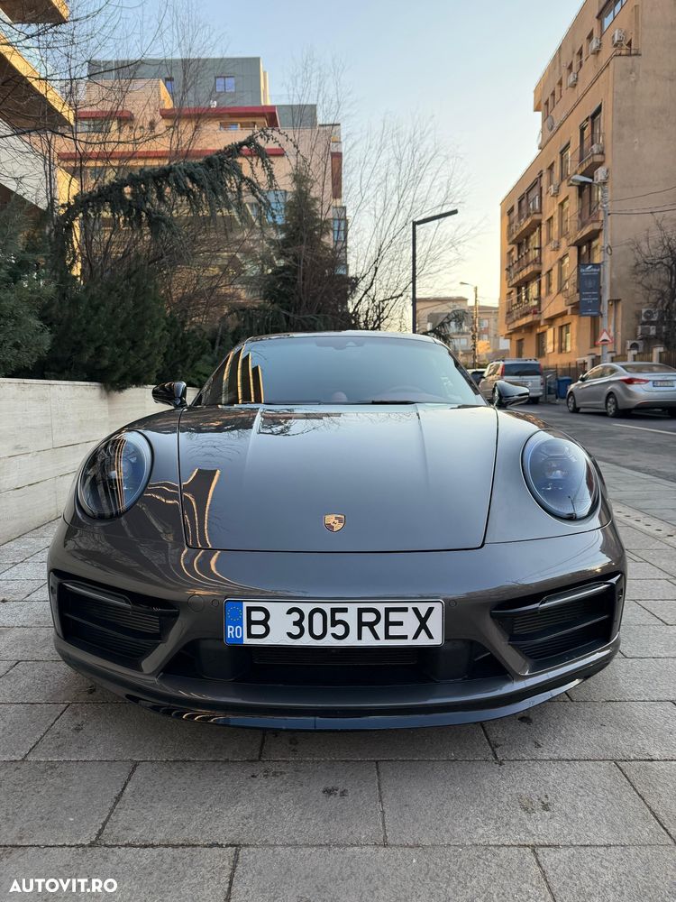 Porsche 911 4 GTS PDK - 3