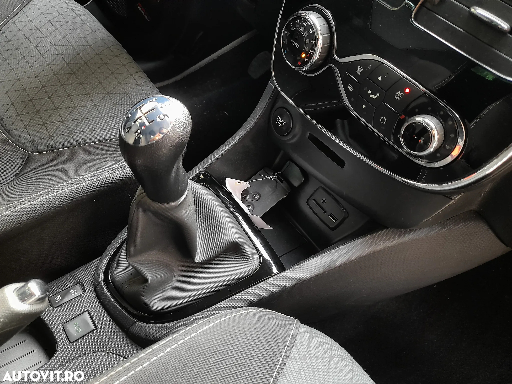Renault Clio (Energy) dCi 90 Start & Stop INTENS - 26