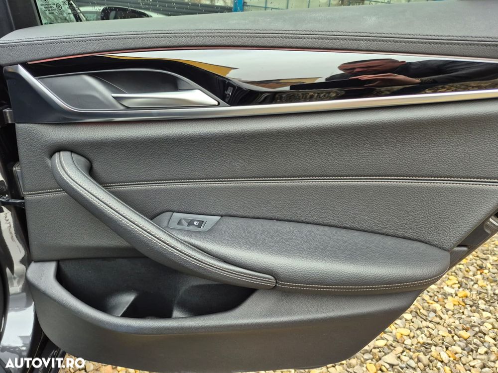 BMW Seria 5 520i Aut. Luxury Line - 30