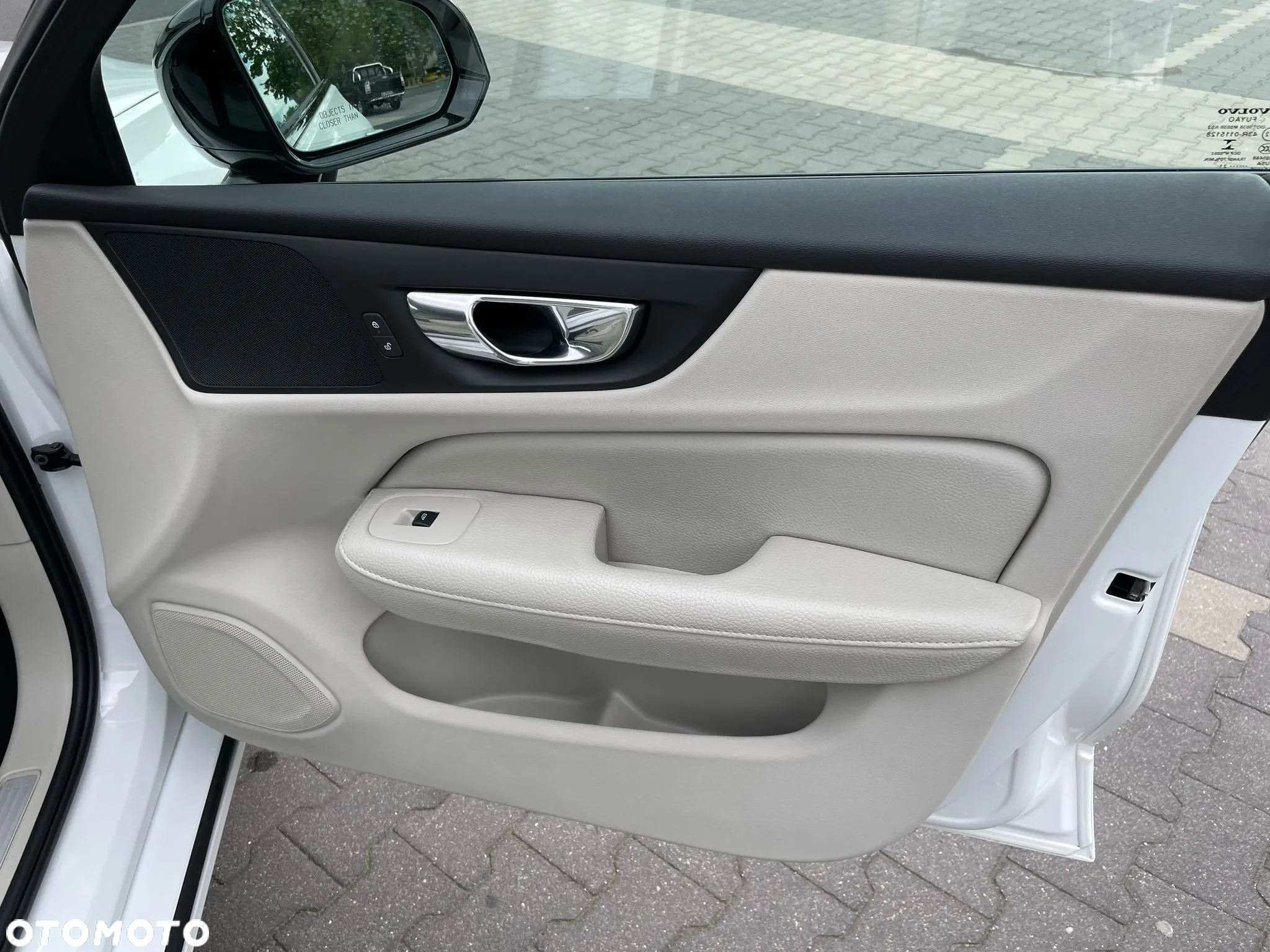 Volvo S60 T5 AWD R-Design - 27