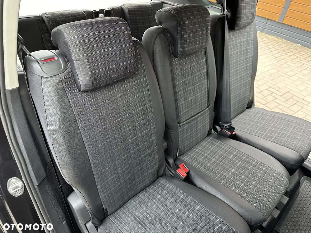 Volkswagen Touran - 22