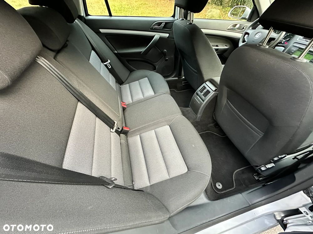 Skoda Octavia 1.6 Ambiente - 23