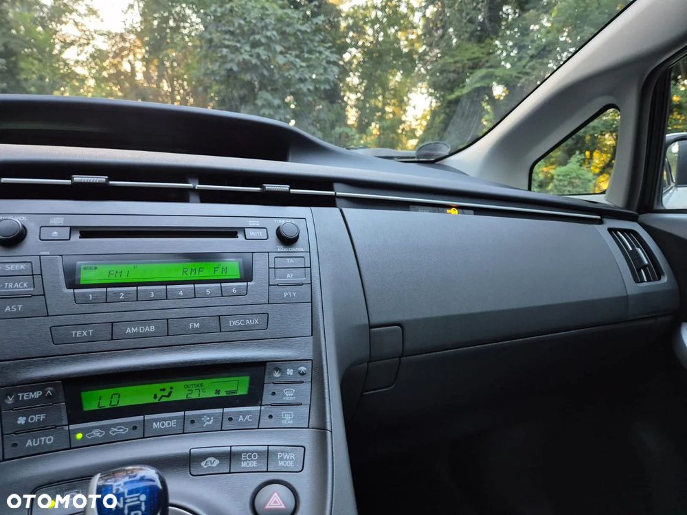 Toyota Prius (Hybrid) Sol - 18