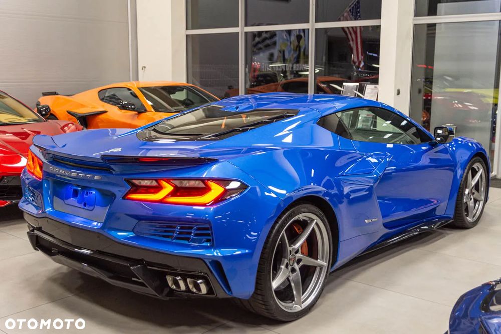 Chevrolet Corvette - 11