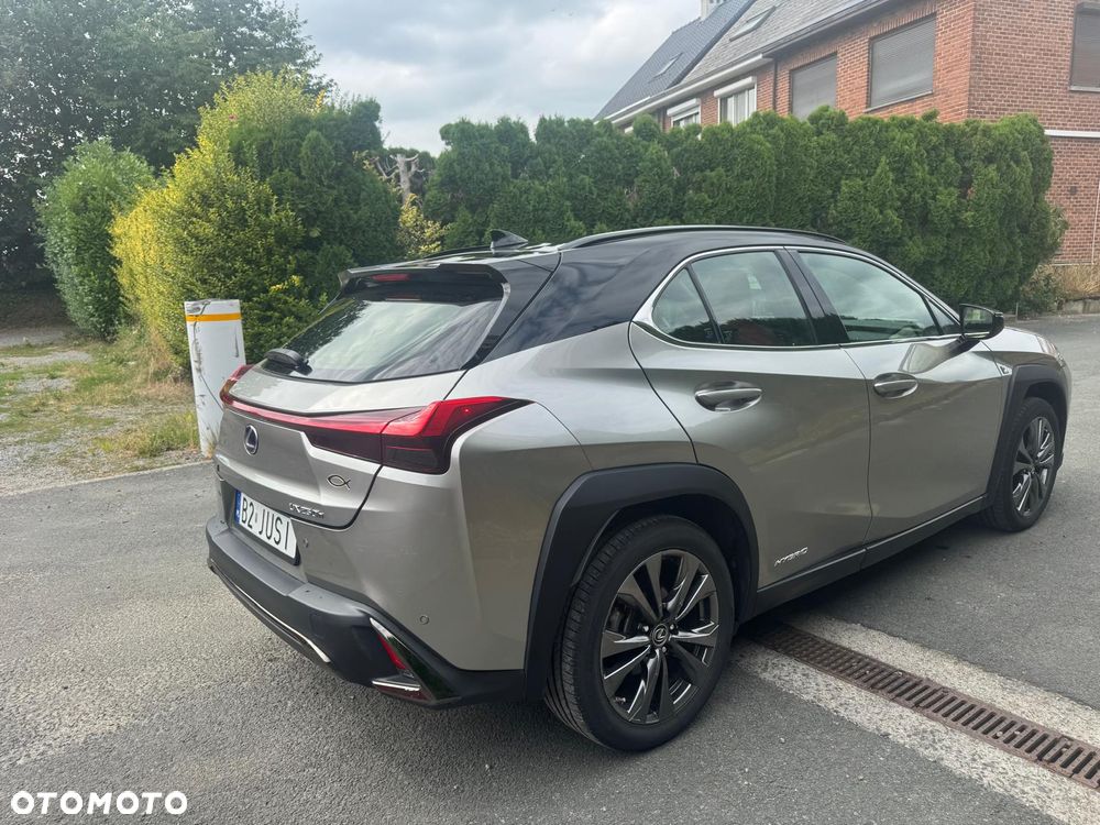 Lexus UX - 4