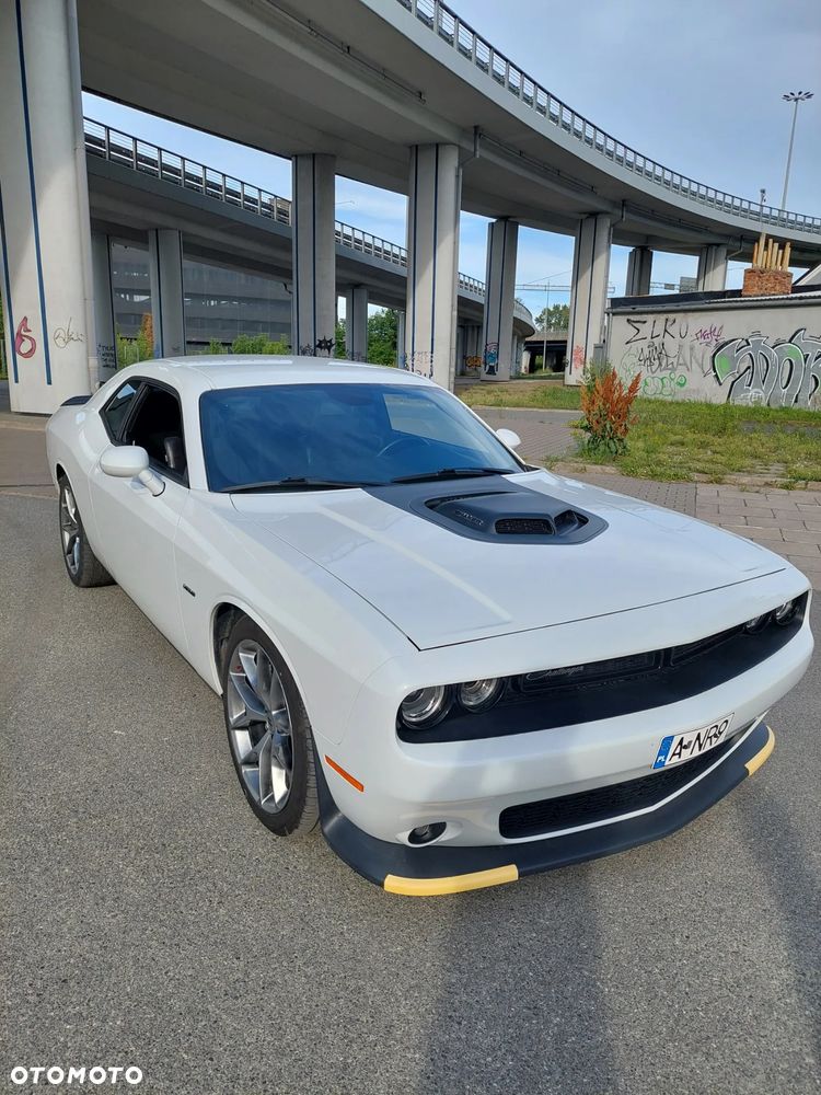 Dodge Challenger - 2