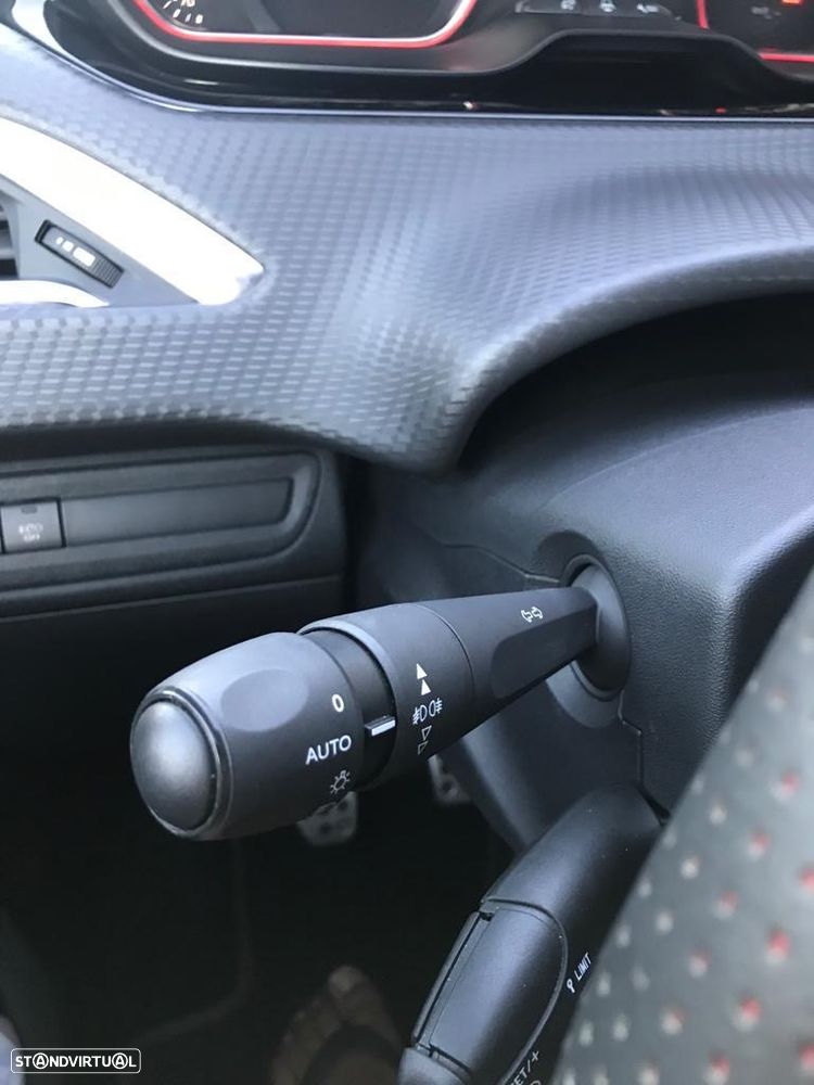 Peugeot 2008 1.2 PureTech GT Line - 8