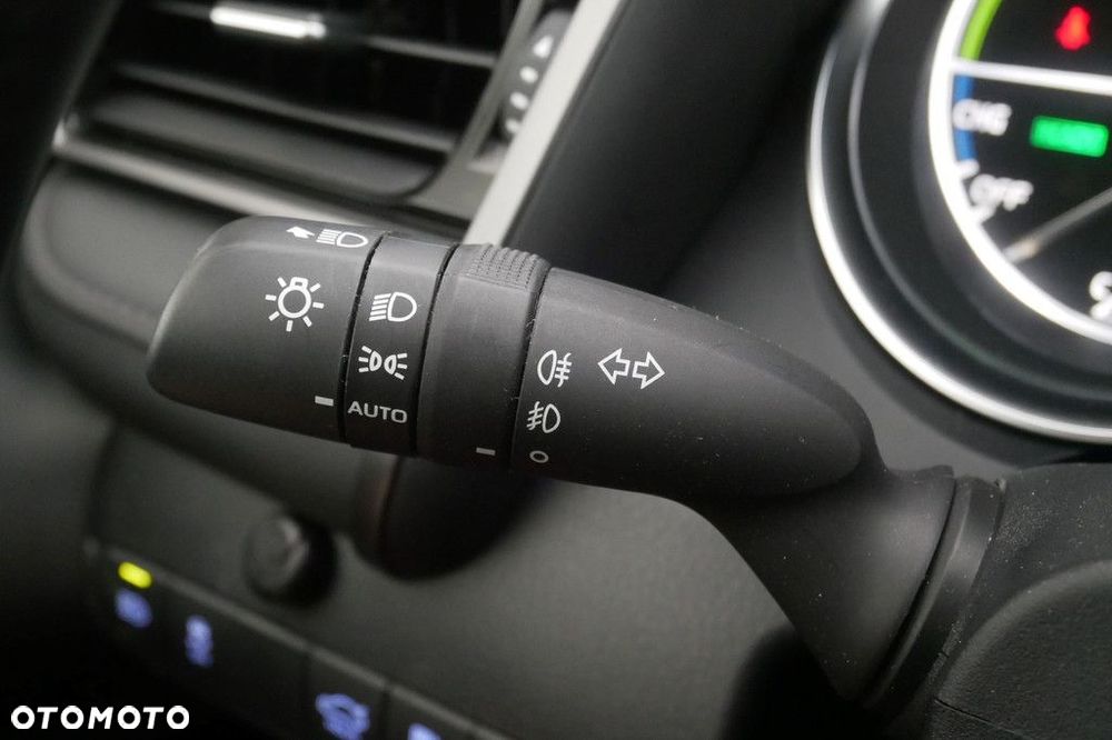 Toyota Camry 2.5 Hybrid Comfort CVT - 25