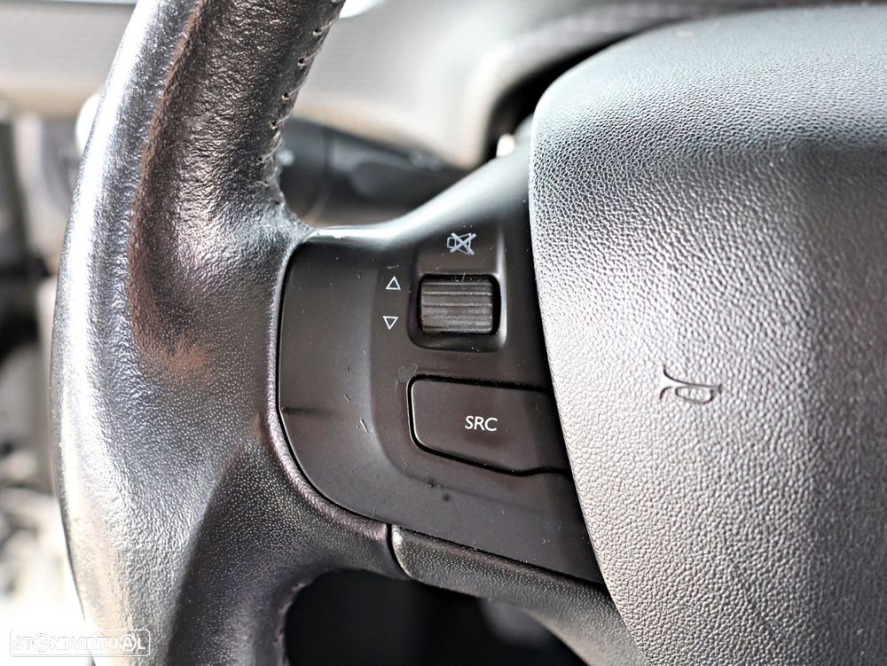 Peugeot 208 1.6 BlueHDi Style - 44