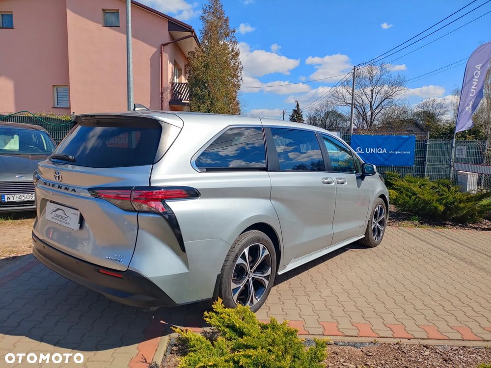 Toyota Sienna - 4