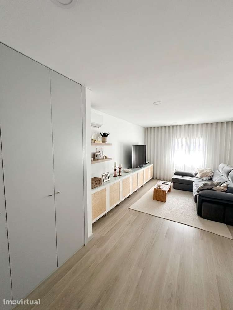 Apartamento T2 à venda na Rua Vítor Damas, Urb. Casas do Lago - Grande imagem: 3/25