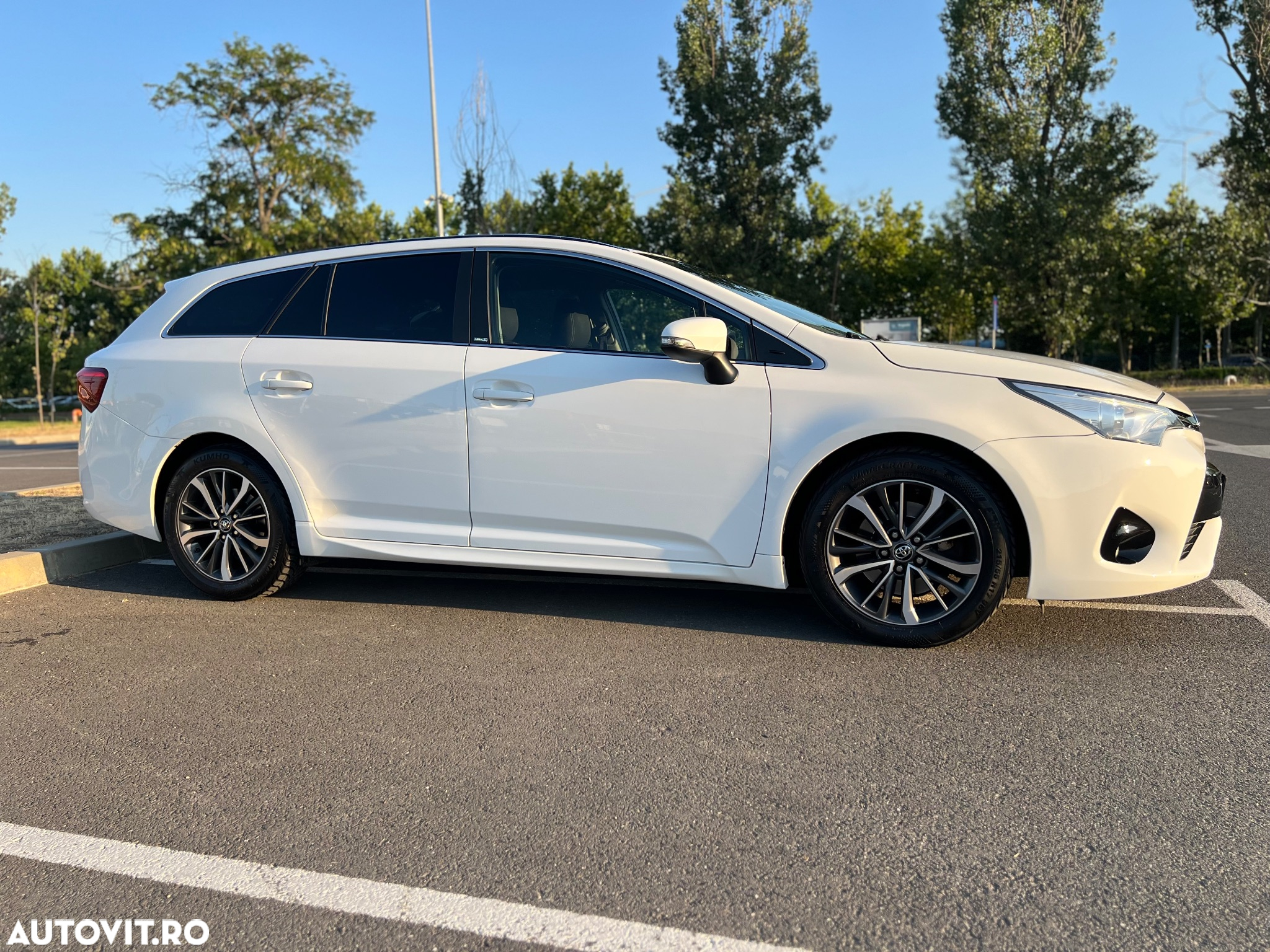 Toyota Avensis 2.0 D-4D Executive - 7