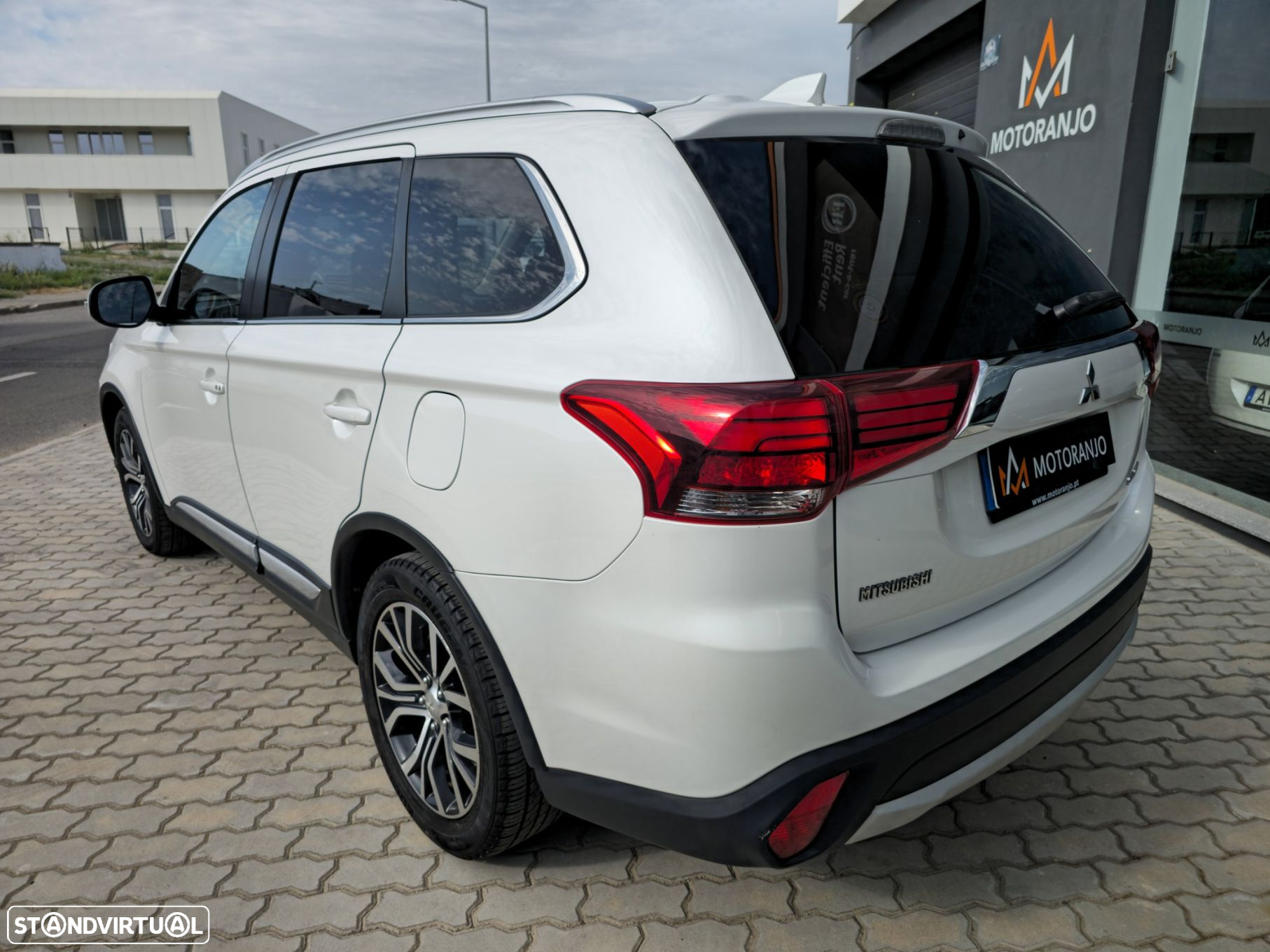 Mitsubishi Outlander 2.2 DI-D Intense+ - 7