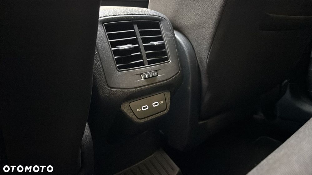 Volkswagen T-Roc 1.5 TSI R-Line DSG - 23