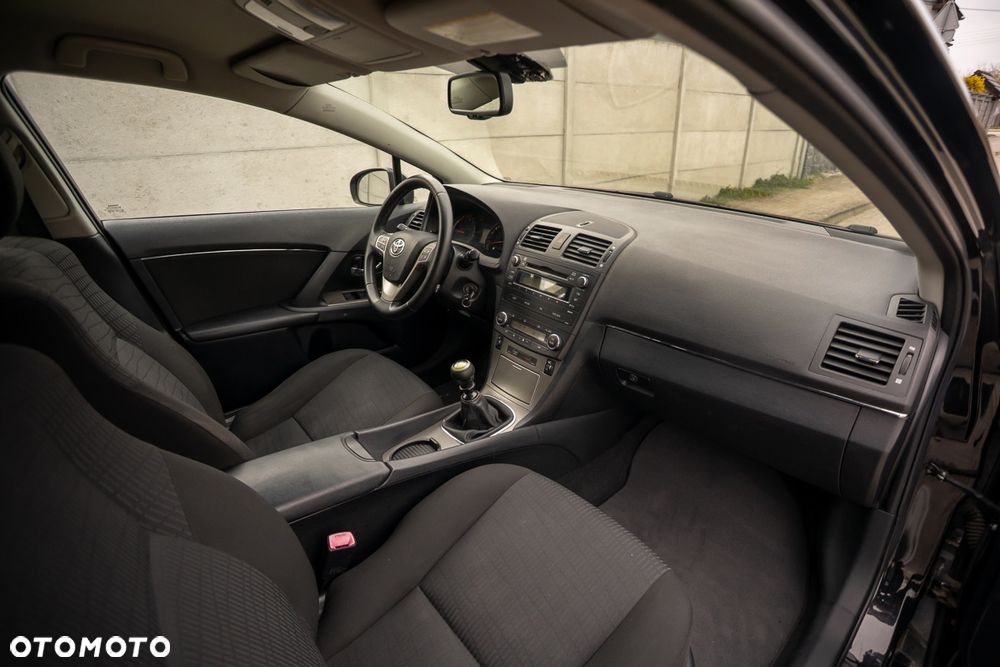 Toyota Avensis 1.8 Comfort - 19