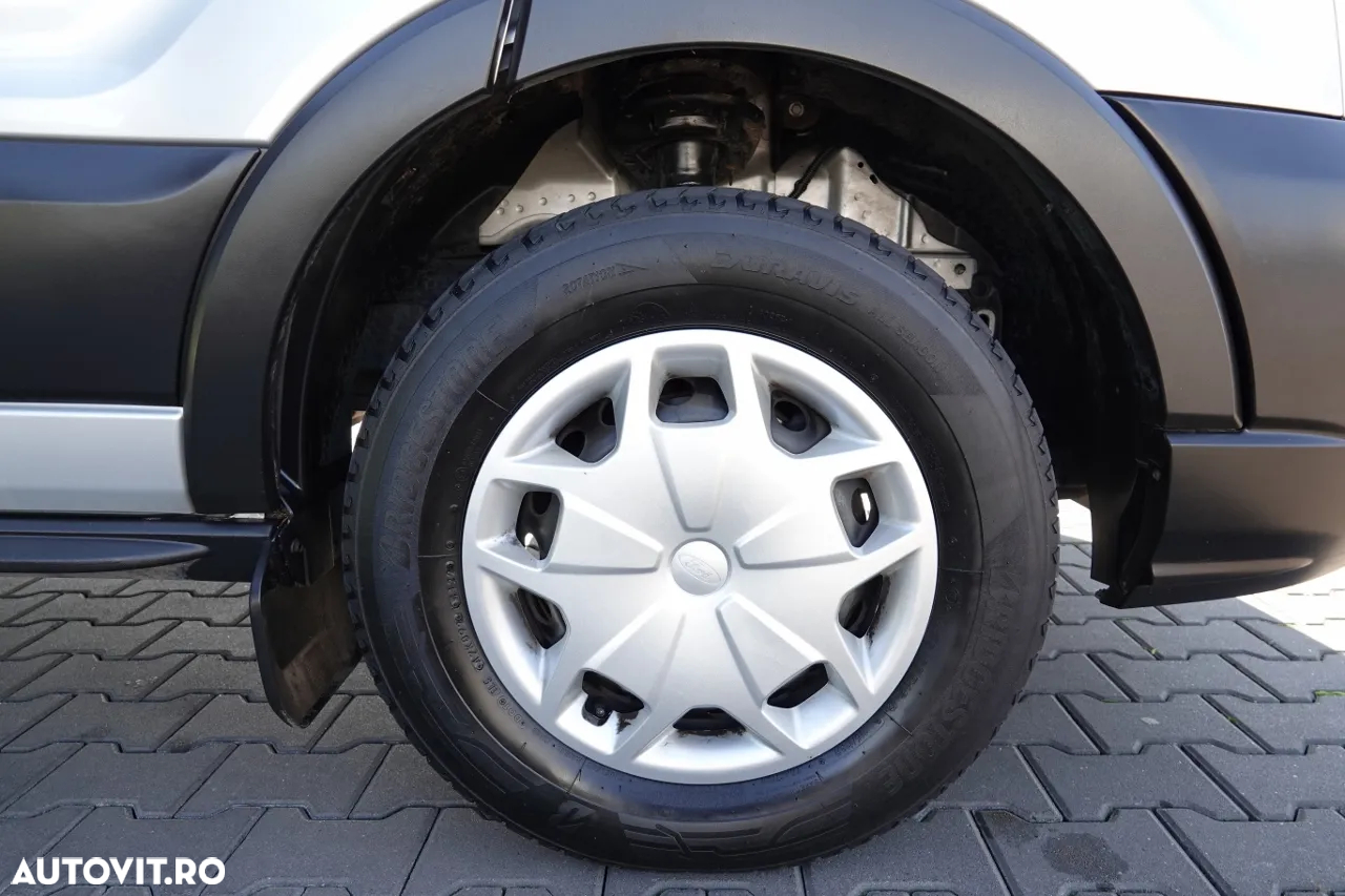 Ford TRANSIT / 6 locuri + Acces scaun cu rotile / Pentru persoane cu dizabilități / 2021 / DUPĂ CONTRACTUL DE SERVICE - 12