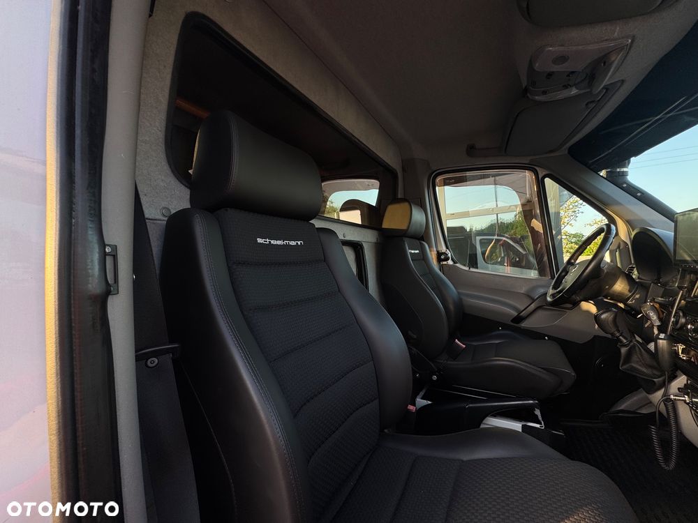 Mercedes-Benz SPRINTER - 11