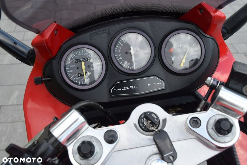 Suzuki GSX - 12