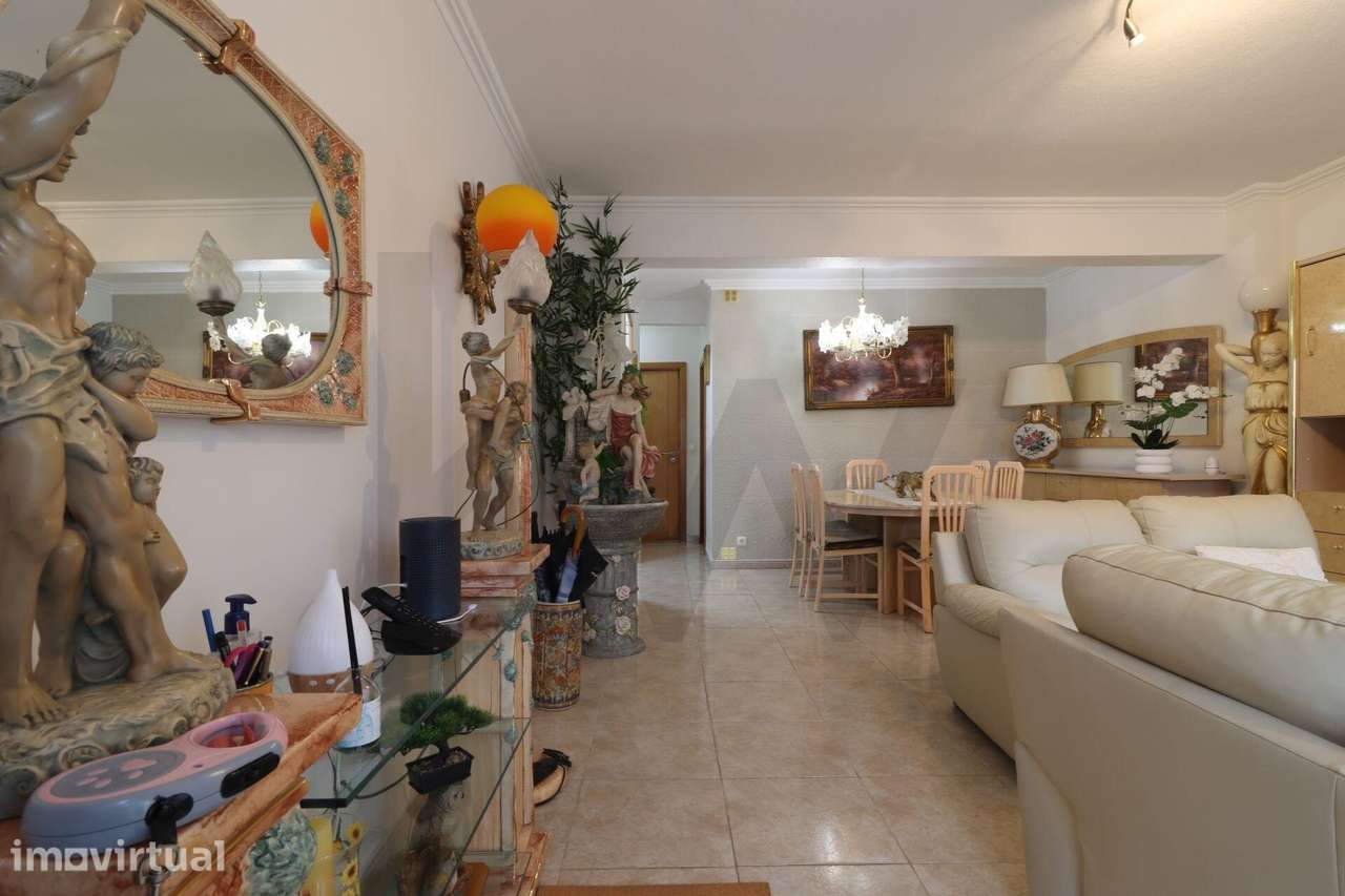 Apartamento T0 + 2 com 100m2 e garagem em andar de moradia com logrado - Grande imagem: 3/25