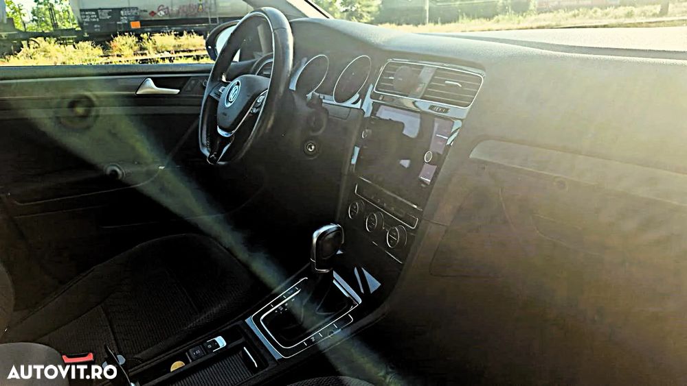 Volkswagen Golf 1.6 TDI DSG Comfortline - 9