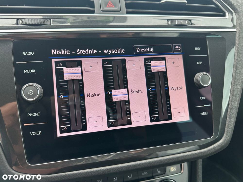 Volkswagen Tiguan - 26