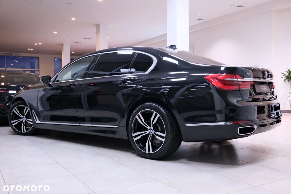 BMW Seria 7 750Li xDrive - 9