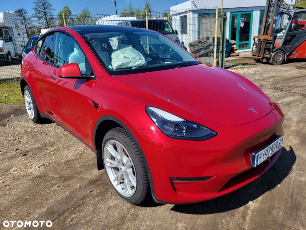 Tesla Model Y - 14