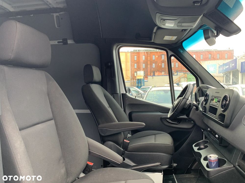 Mercedes-Benz Sprinter - 14