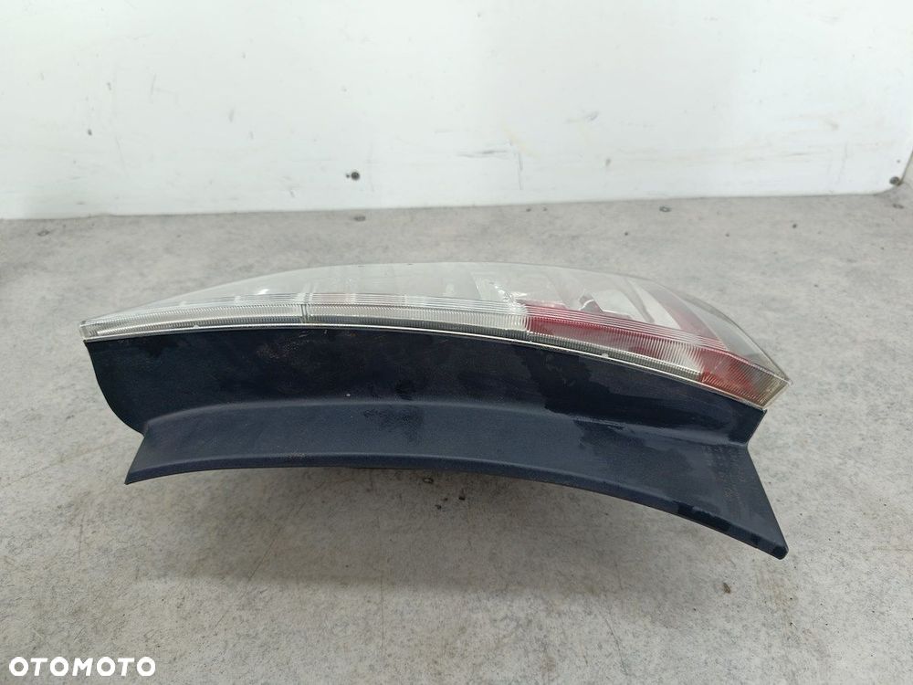 LAMPA TYLNA PRAWA TOYOTA PRIUS II 47-14R HATCHBACK - 2