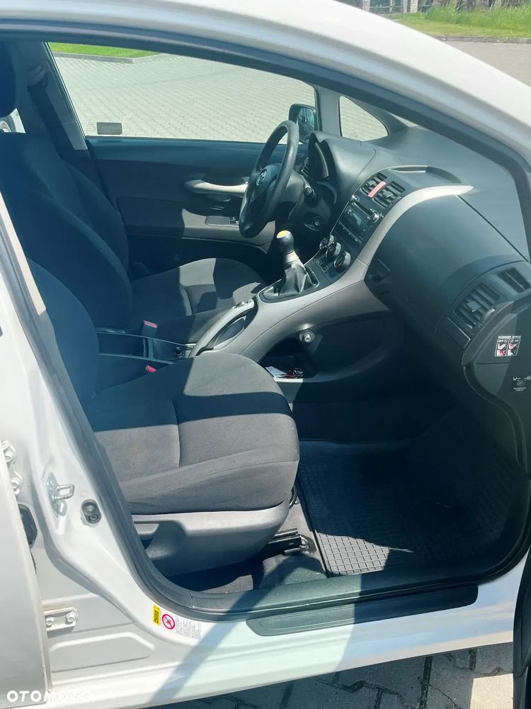 Toyota Auris 1.4 D-4D Terra - 14