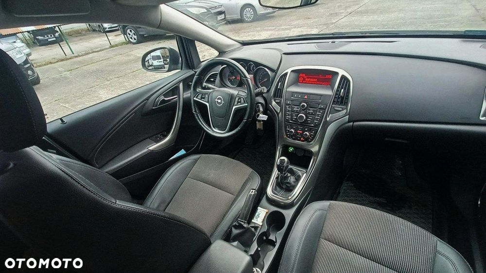 Opel Astra 1.4 T Executive - 22