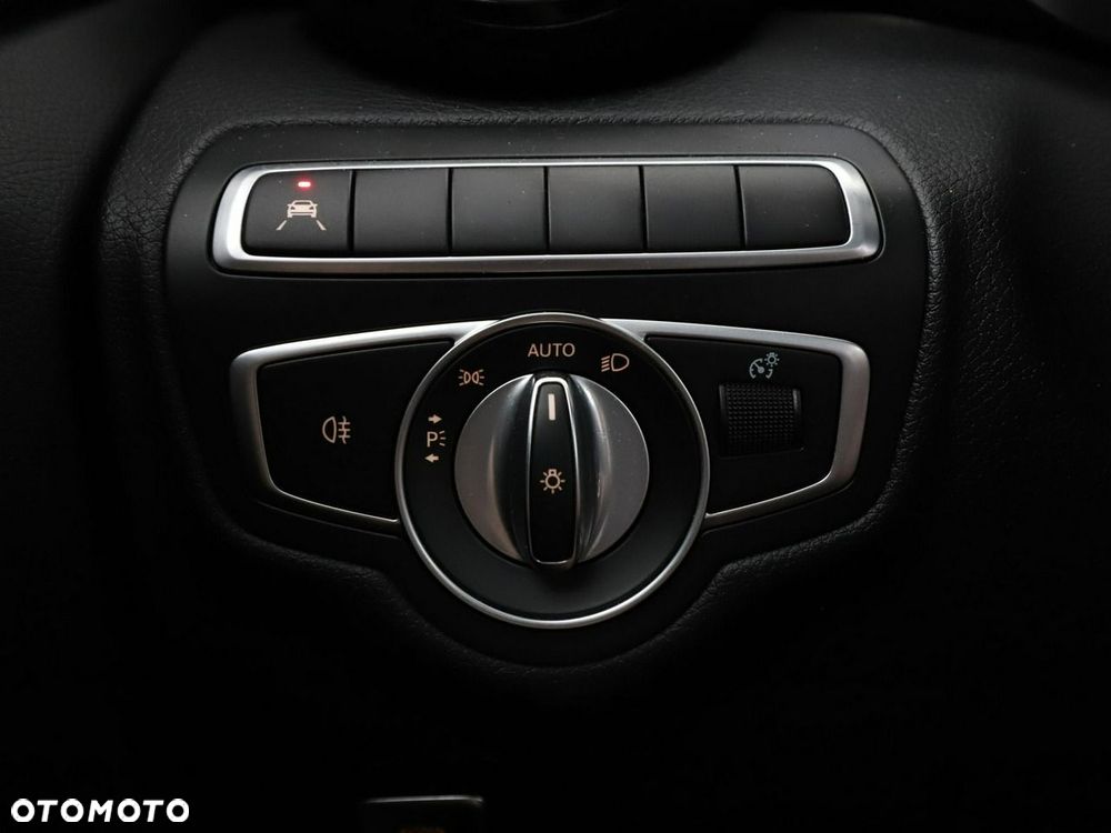 Mercedes-Benz Klasa C 220 d 4MATIC 9G-TRONIC - 36