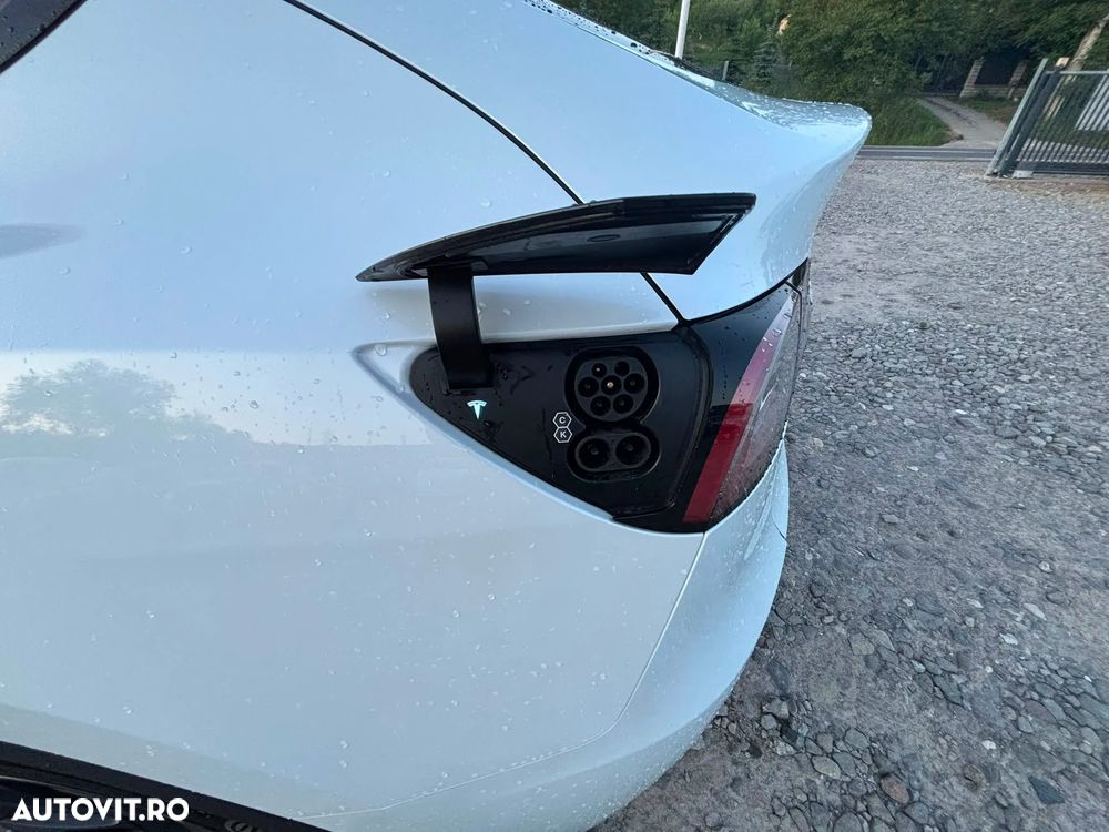 Tesla Model Y Long Range Dual Motor AWD - 23