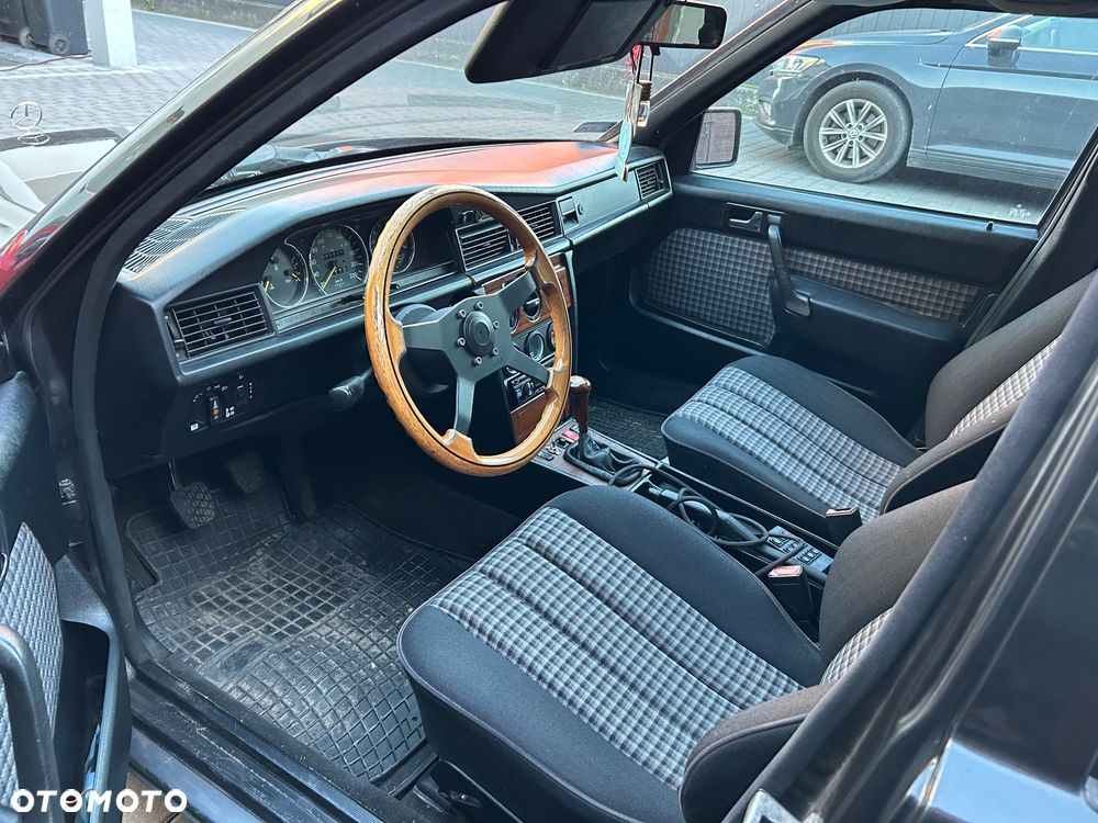 Mercedes-Benz W201 (190) - 9