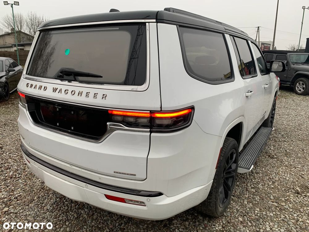 Jeep Grand Wagoneer - 5