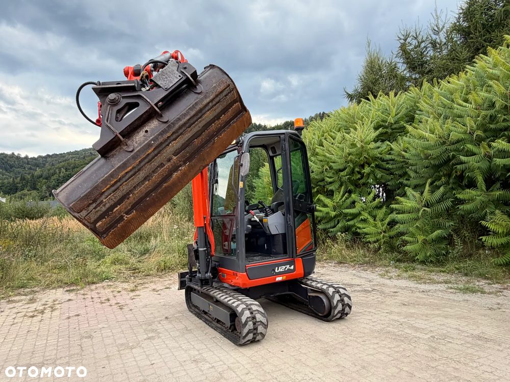 Kubota U27 Minikoparka koparka gąsienicowa 2.8 tony. jak Nówka sztuka z salonu! 2017 rok. 1570mtg. Przywieziona z Gospodarstwa Norweskiego! Zadbana Maszyna ani deka luzów i wycieków. Aktualna Dekra dokumentacja BMWT! Łyżka skarpowa uchylna Hydrauliczna! Szybka wolna jazda. Zamki na tłokach. Wersja Norweska!! OKAZJA Tanio - 3