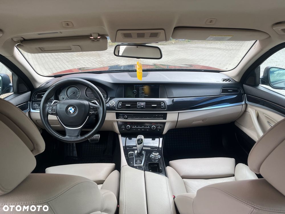 BMW Seria 5 525d - 16
