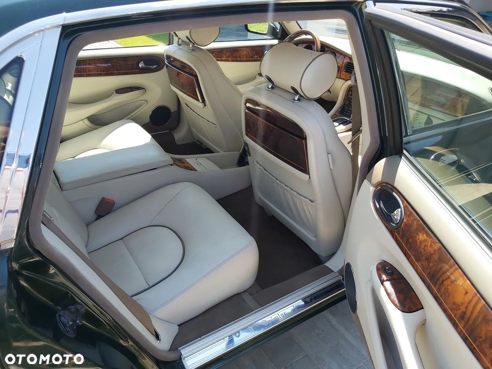 Jaguar Daimler S8 - 17